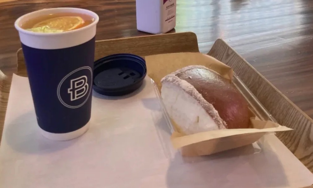 从货架到卡座，烘焙店要靠“轻社交”来撬动高毛利了？