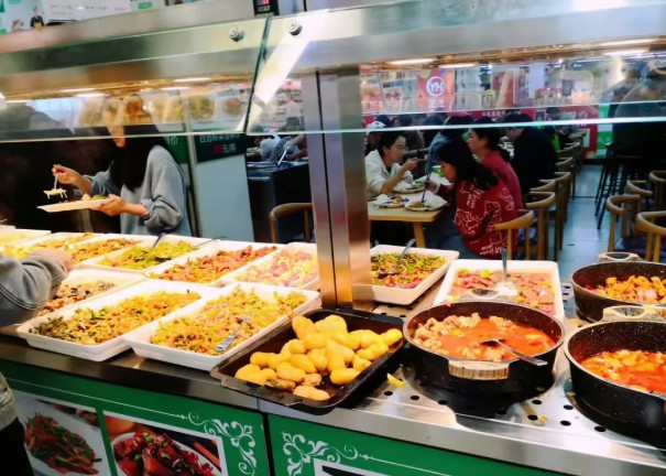 盒马、永辉、华润万家集体“开灶”，商超正在变成“社区食堂”？