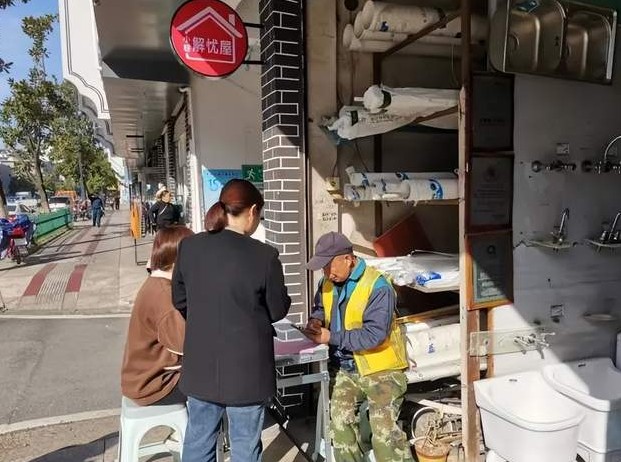 从万能小店到门可罗雀，街边五金店快撑不下去了吗？
