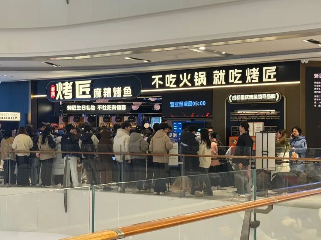 排队4000桌！烤匠上海首店爆火，为什么品牌都想涌入上海？