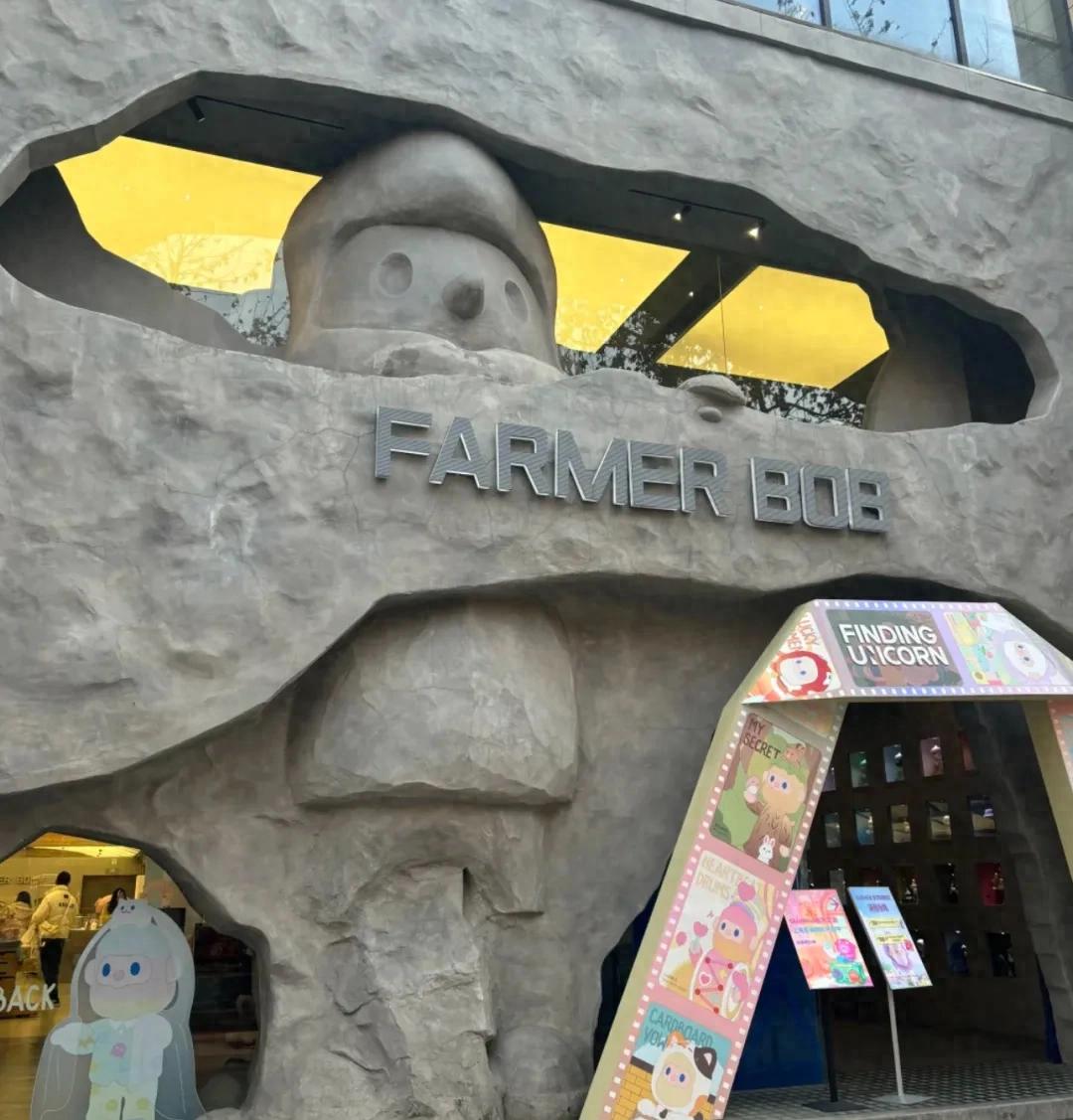 当潮玩不再“造神”，线下门店也要迎来“退潮”的信号了？