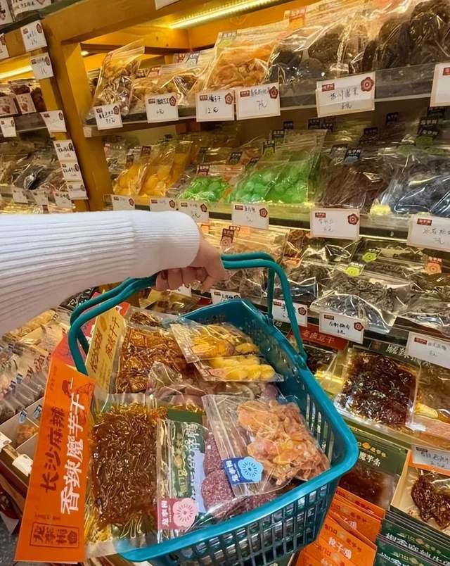 都在每月上旬扎堆打折，零食店为什么不愿“错峰”打折？
