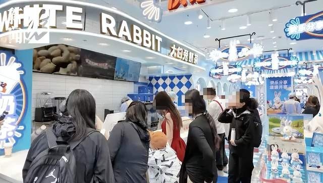 奶糖变奶茶，大白兔跨界开奶茶店，情怀流量能否变成长期复购？