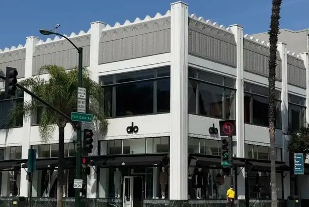 估值400亿的“男版lululemon”进京：年开12店，中产男性的钱包还够用吗？