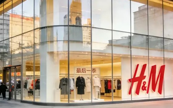 H&M中国区“降级”:门店少了200家,谁在替它“清场”?