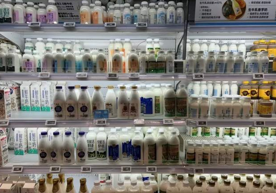 持续亏损、频繁换帅：中国乳业的“老三”为何掉队了？