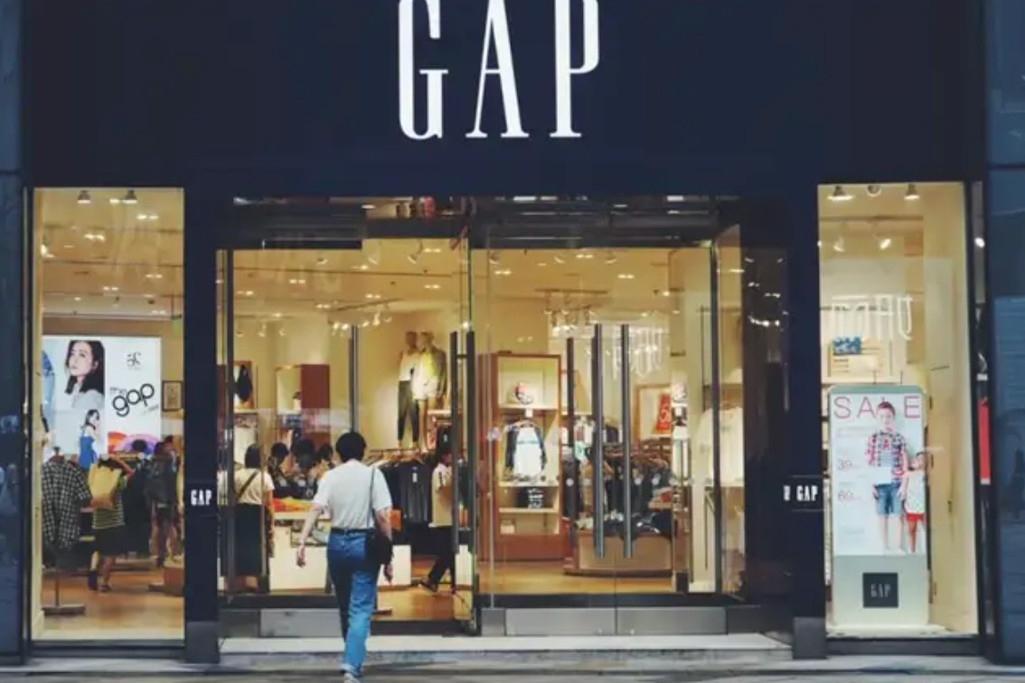 12年老店被断电清退，宝尊刚把GAP救活，商场却想轰它走？