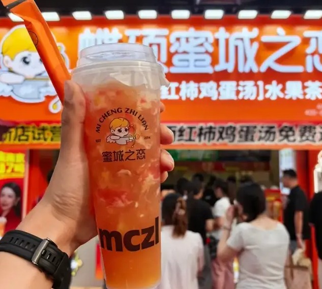 勇哥判了“死刑”的奶茶店，开业首日卖了600杯：下沉市场的钱，“专家”看不懂？