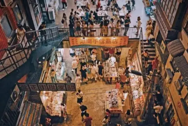 从“餐饮界迪士尼”到黯然撤场，文和友在深圳“做错”了什么？