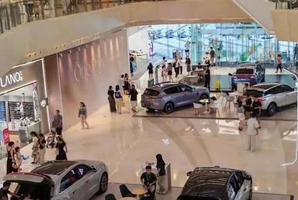 4S店大范围空置，服装商“零租金”抄底，这门新生意能走多远？