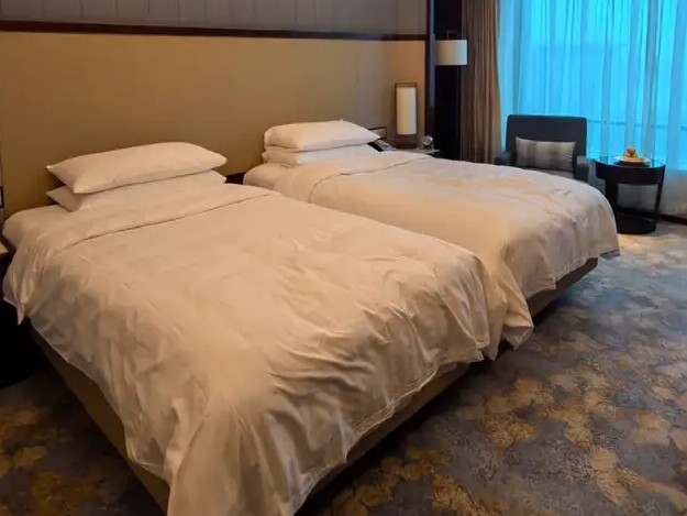 超半数家庭订不到房：多孩时代的住宿缺口，连锁酒店怎么补?