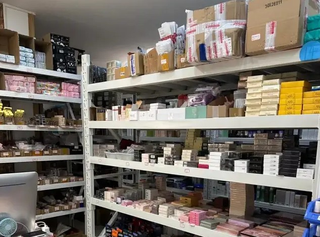 大城市卷不动的闪电仓，正在县城找到新生意